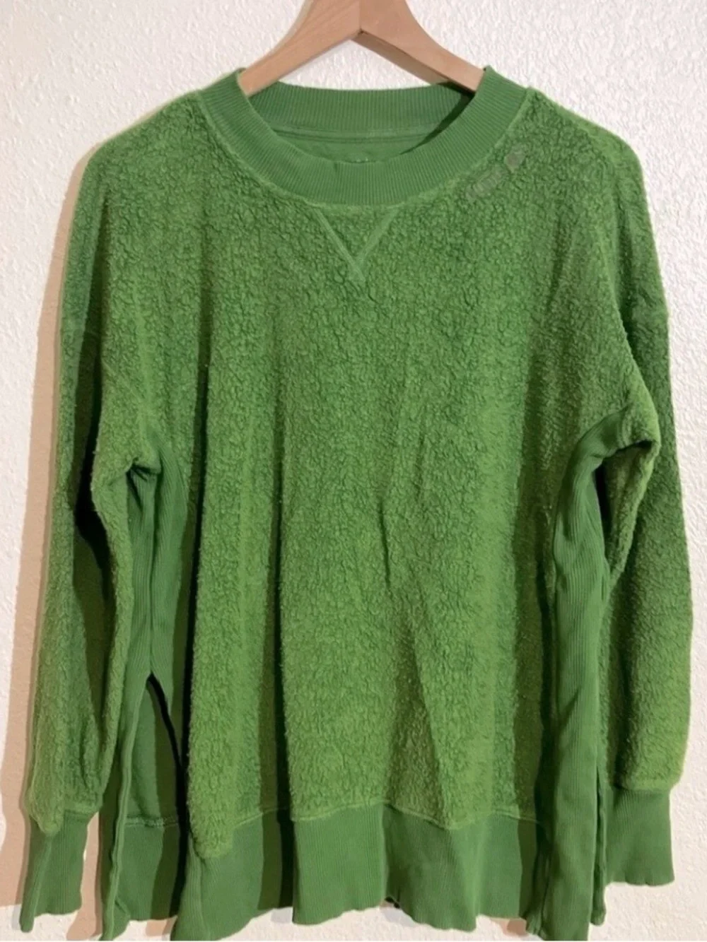Aerie Green Fuzzy Oversized Sweatshirt Sz L Ribbed Side Slit Shirt A Little Nice